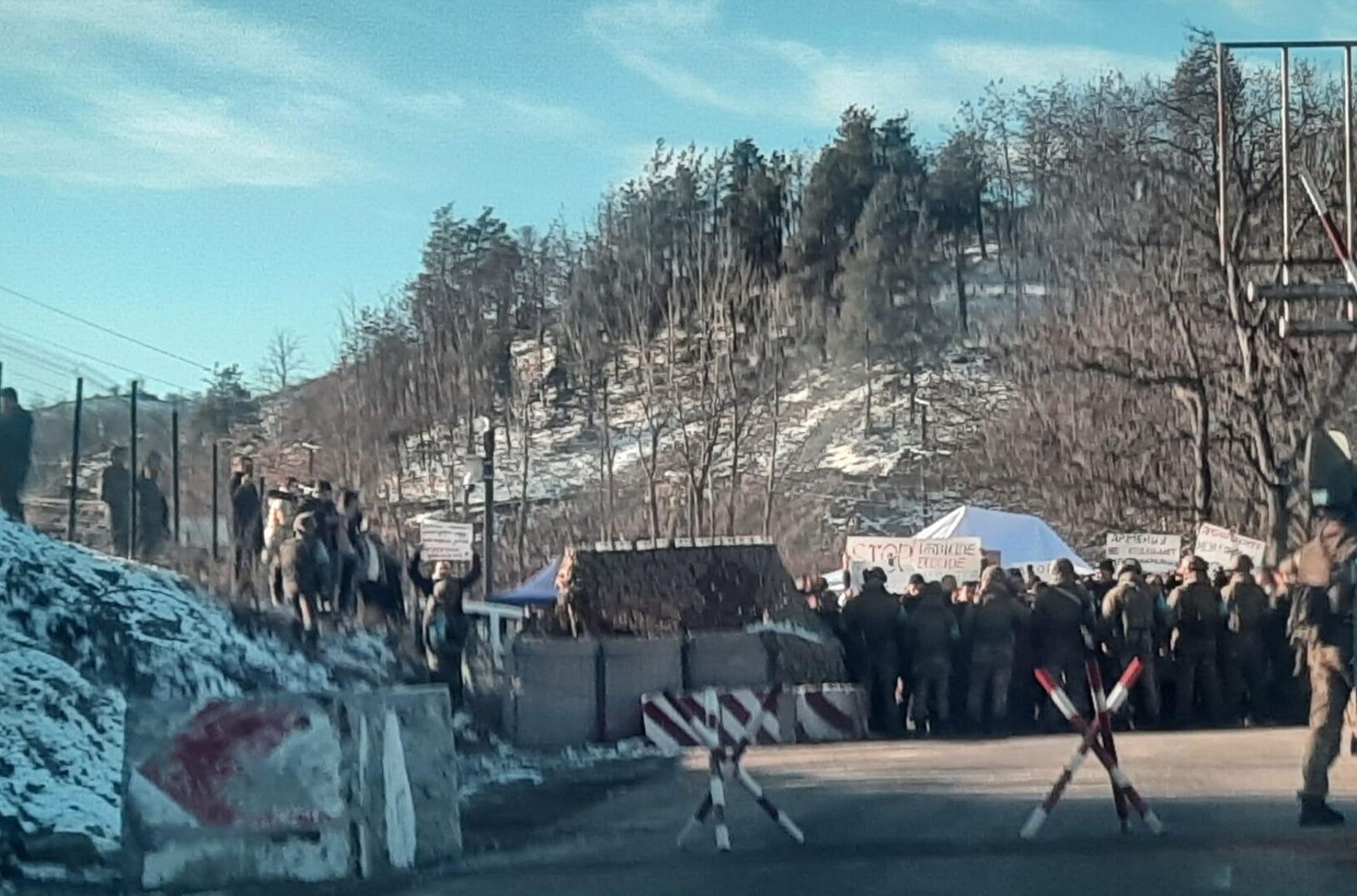 Более 100 участников митинга задержали у военной базы РФ в Армении