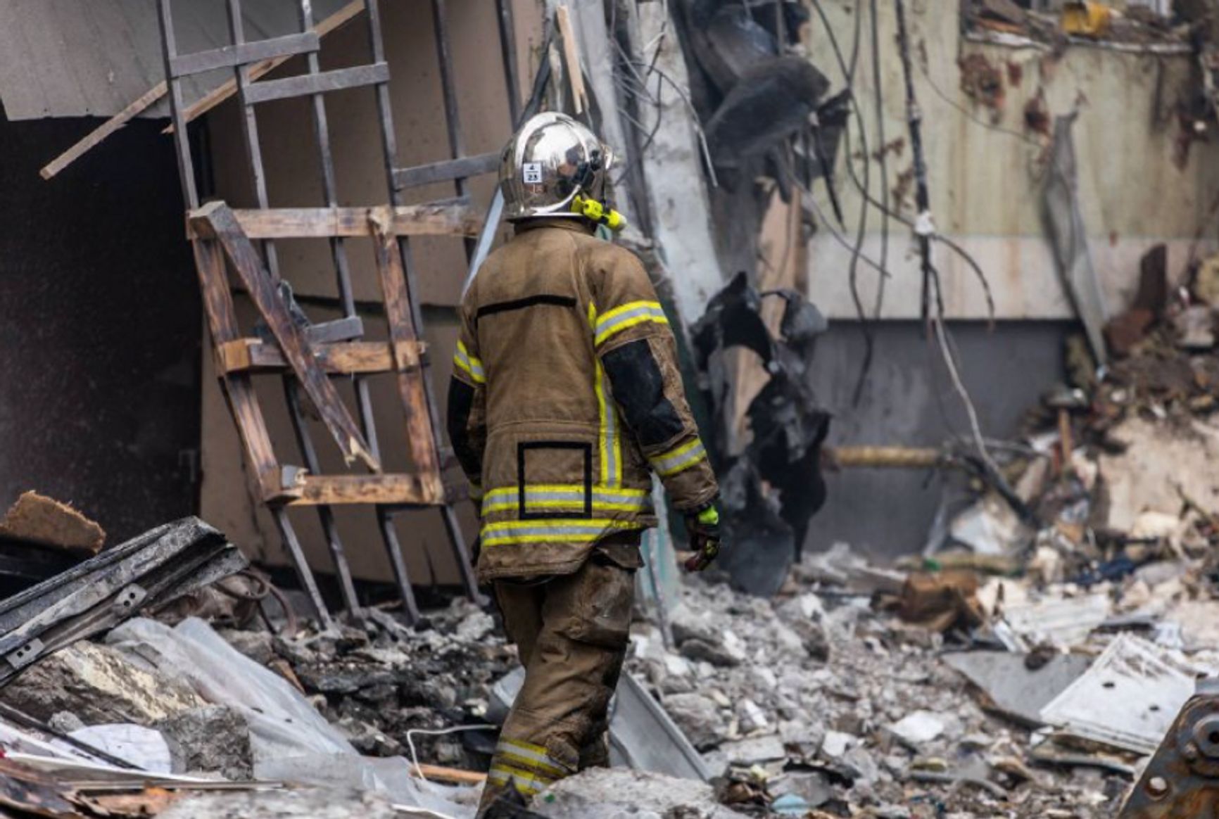 Число жертв удара по жилому дому в Днепре увеличилось до 35, среди погибших двое детей