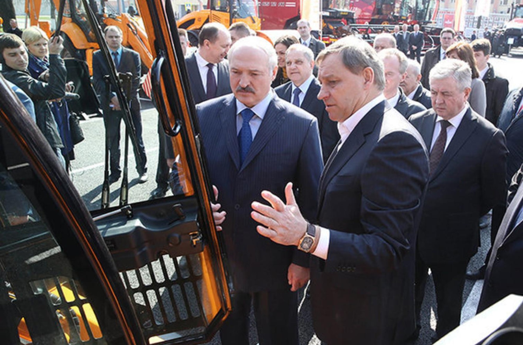 БРЦ: Друг Лукашенко бизнесмен Шакутин зарабатывает миллионы долларов в Европе в обход санкций