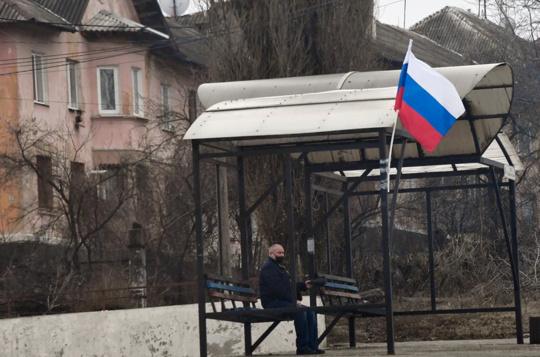 С начала войны в Украине российские регионы потратили на флаги и гербы больше миллиарда рублей. Это в 100 раз больше, чем до вторжения