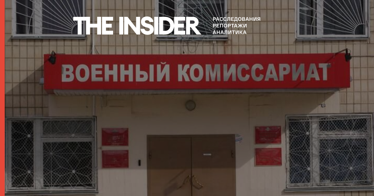 СМИ: В Петербурге задержали аспиранта за разбитое окно военкомата и антивоенные надписи 