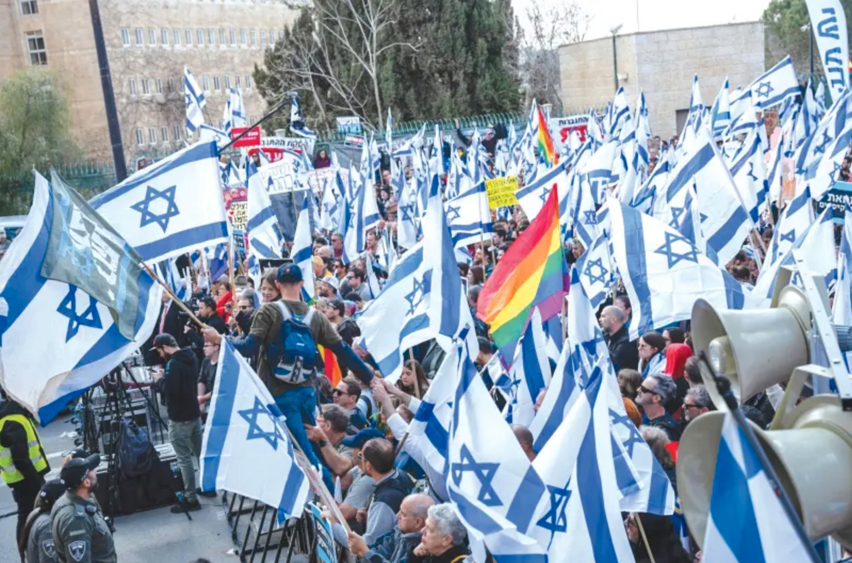 Израильский Кнессет готовится принять законы о подчинении судов правительству. Жители страны вышли на протесты