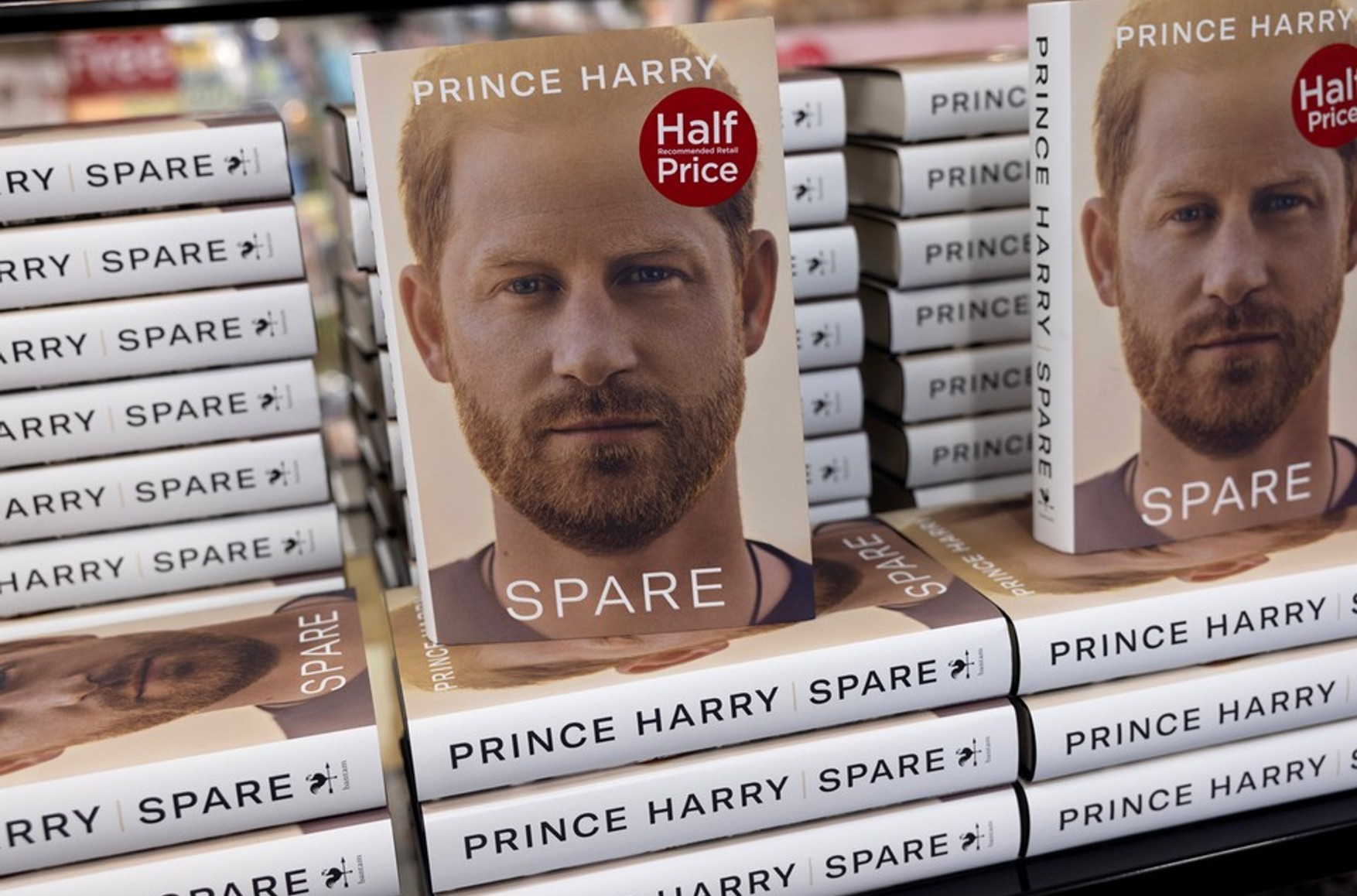 Российское издательство выпустит мемуары принца Гарри в пересказе, чтобы обойтись без лицензии