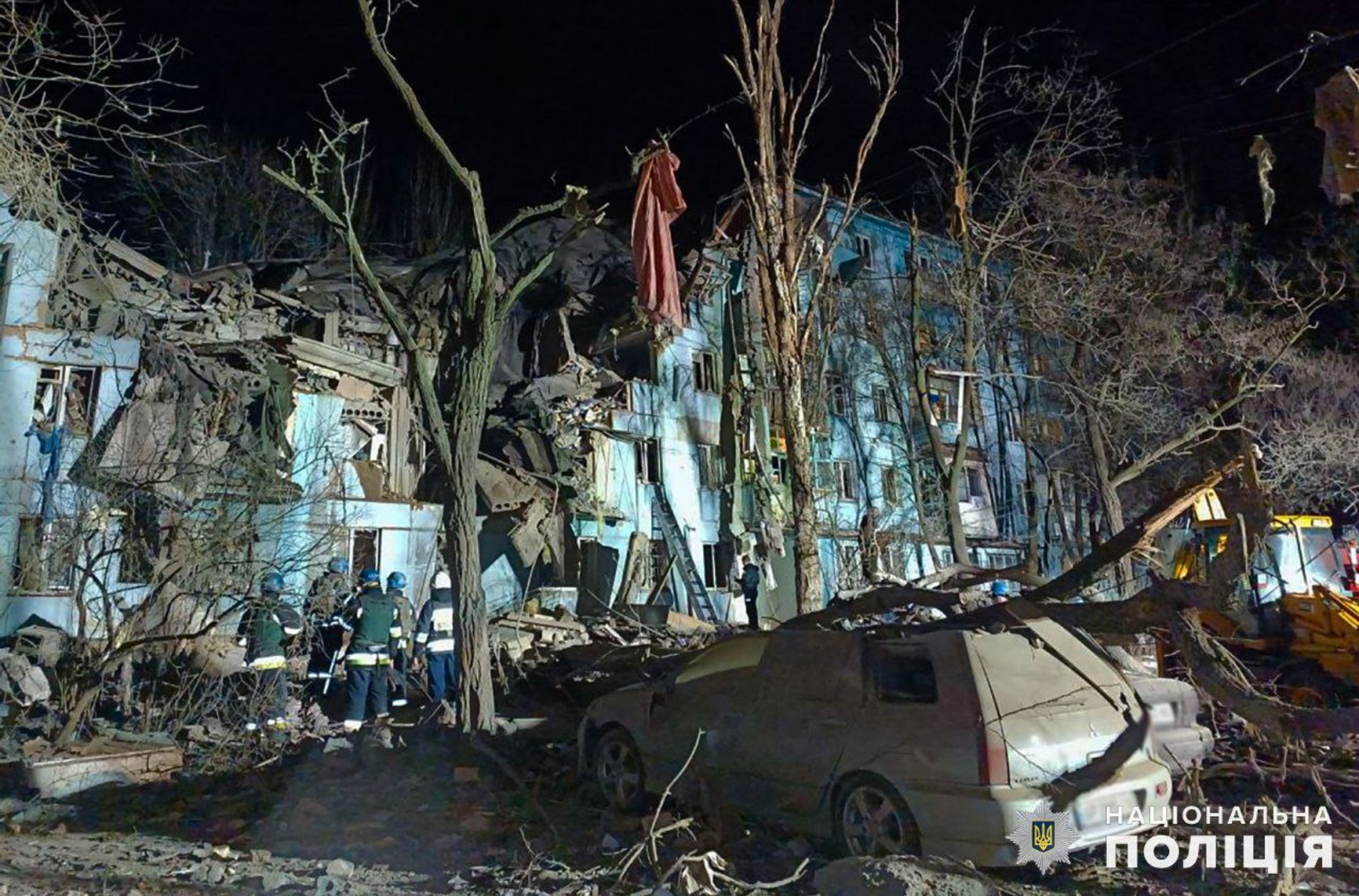 Российская ракета попала в жилой дом в Запорожье. Погибли три человека