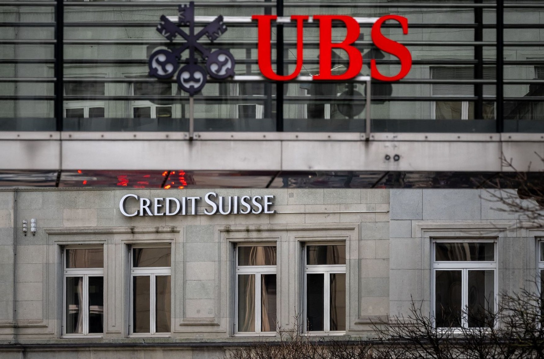 Bloomberg: США заподозрили UBS и Credit Suisse в помощи россиянам в обходе санкций