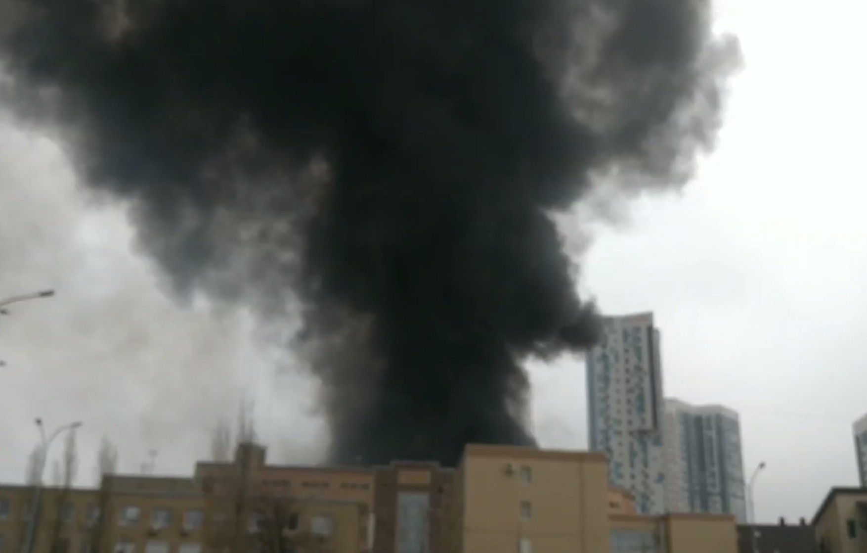 В здании ФСБ в Ростове-на-Дону произошел пожар — видео