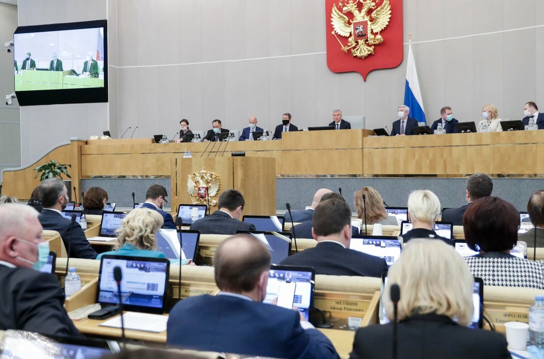 «Ъ»: Депутатов Госдумы, сенаторов и мэров обяжут уведомлять ФСБ о поездках за рубеж