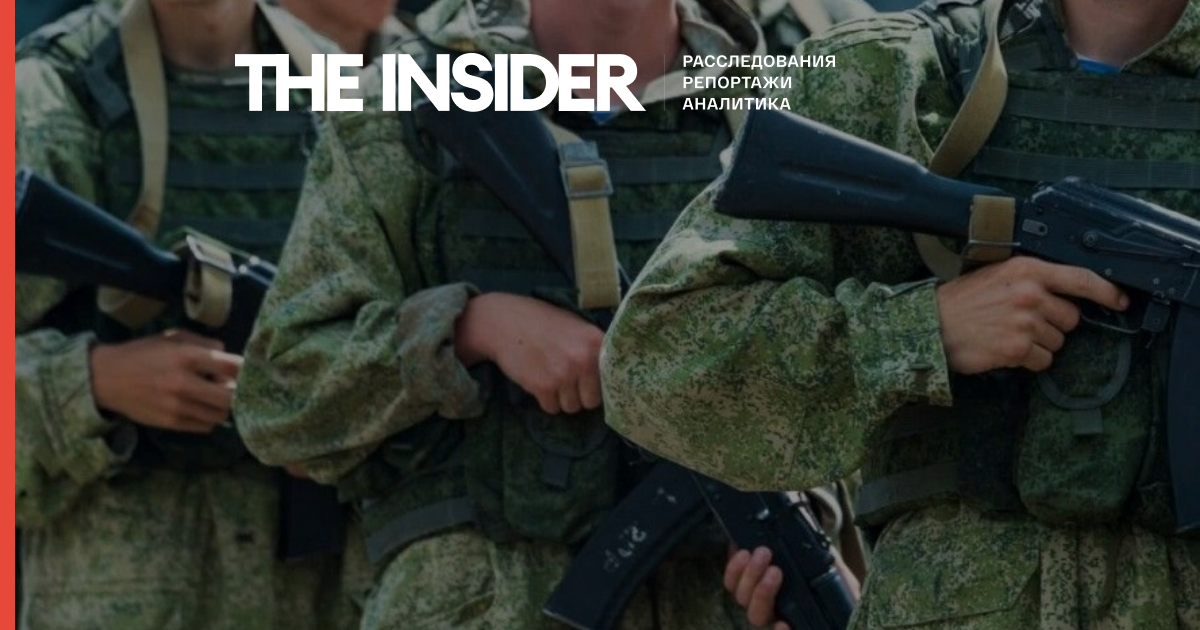 «Верстка»: Российским военнослужащим задерживают и урезают зарплаты