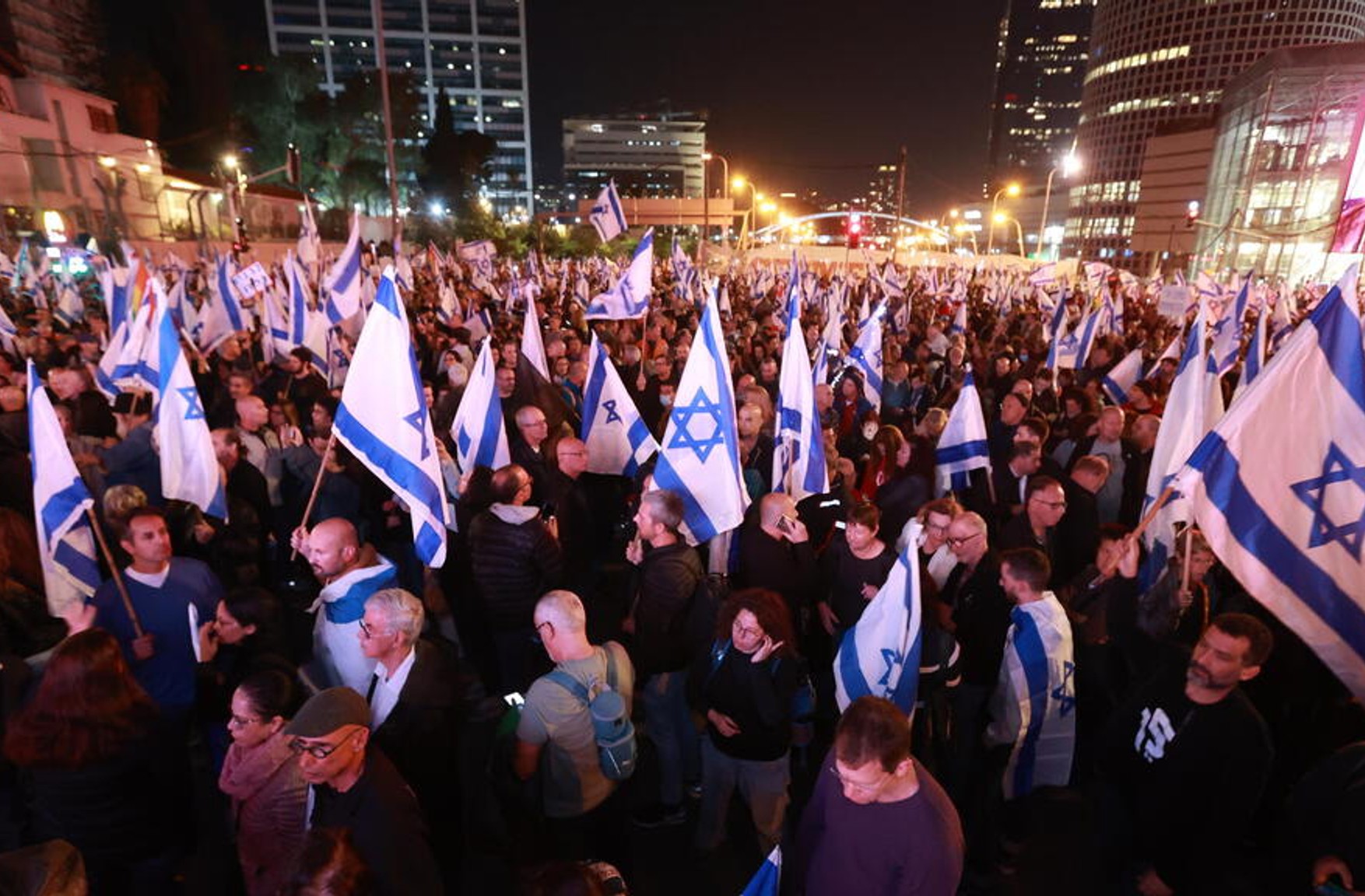 Премьер-министр Израиля на фоне протестов объявил о приостановке судебной реформы