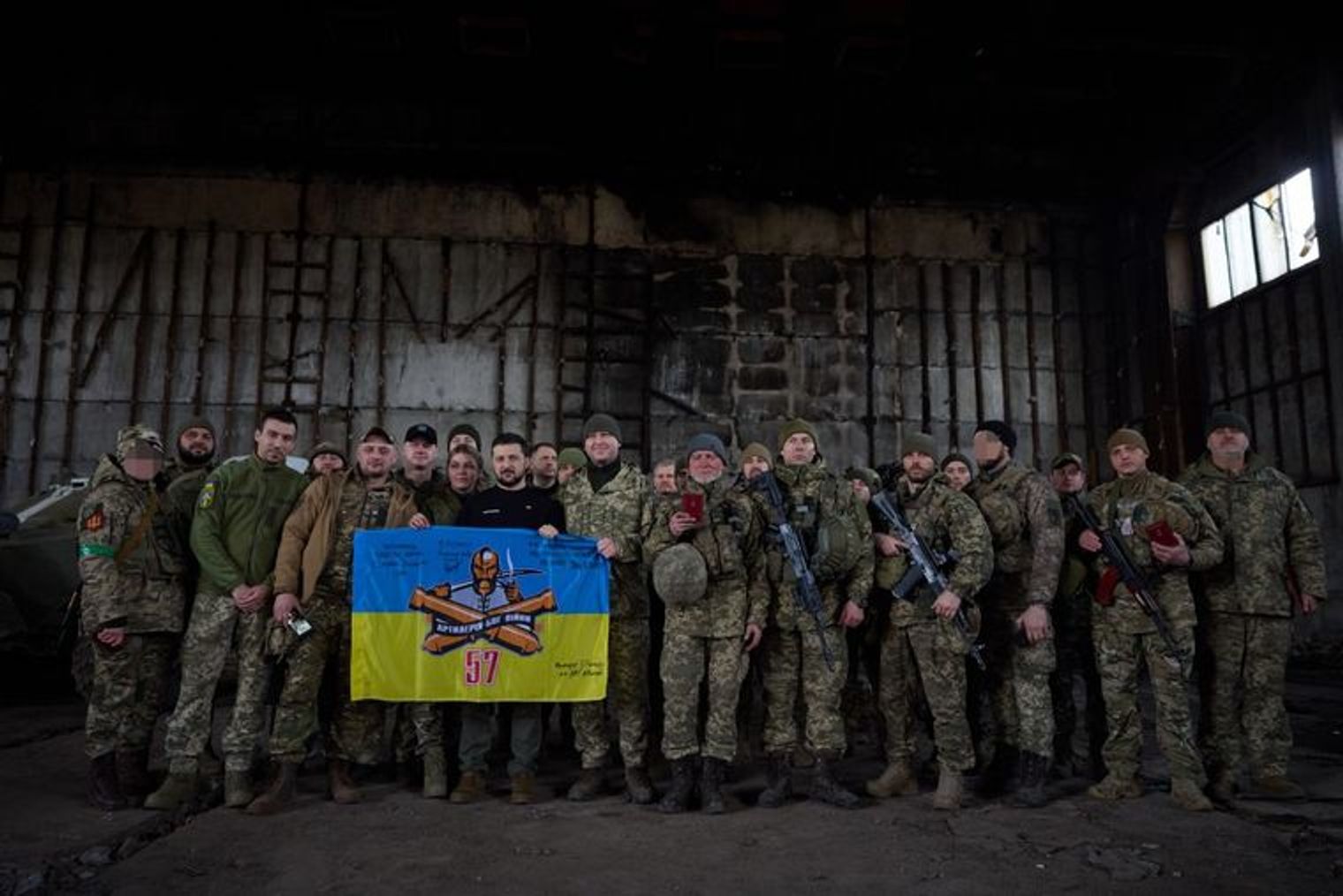 Удар по дому в Запорожье, Путину не нужен Пригожин, на солдата ВСУ сбросили боеприпас в ответ на призыв пощадить. Что происходит на фронте 