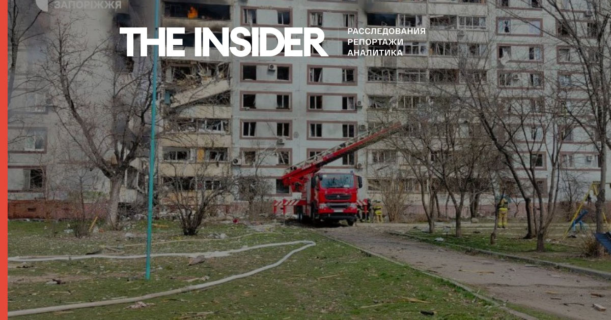 В Запорожье под обстрел попал жилой дом — видео